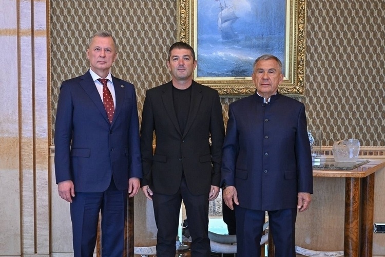    Новый главный тренер уже встретился с раисом РТ.   
Фото: rubin-kazan.ru