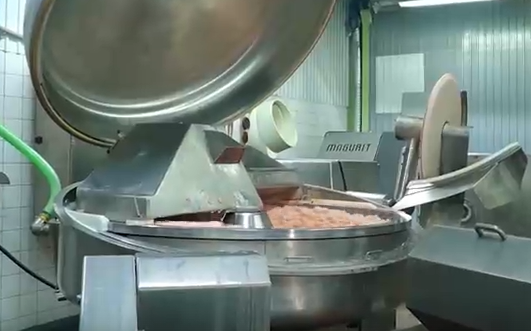     В Норильске готовят арктические деликатесы для участников СВО