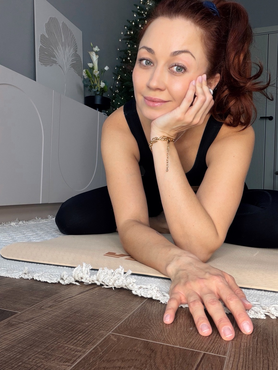 Мне нравится пилатес тем, что здесь многое завязано на дыхании, и для меня это возможность не только надышаться полной грудью, но и хорошо подтянуть тело без изнурительной и часто непосильной для меня нагрузки. 