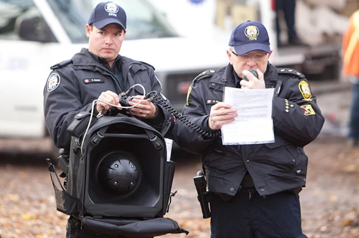    В США есть на вооружении «звуковые пушки» LRAD, их вполне могли использовать в ходе спецоперации по захвату Мадуро.