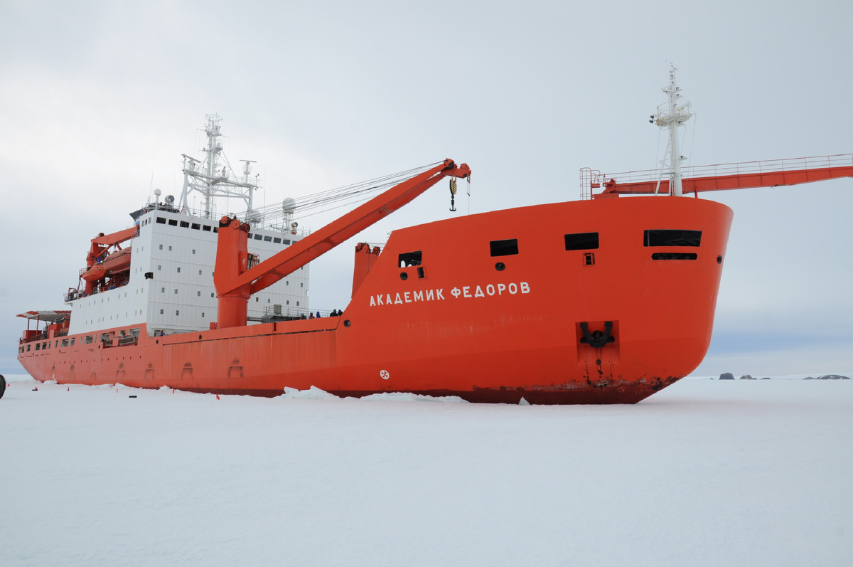 Фото взято с сайта ААНИИ: https://www.aari.ru/fleet/nes-«akademik-fyodorov»