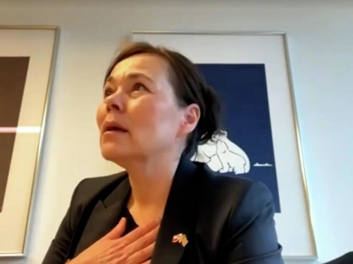    Глава МИД Гренландии расплакалась во время интервью после встречи в Белом доме | © KNR Nutaarsiassat / KNR News