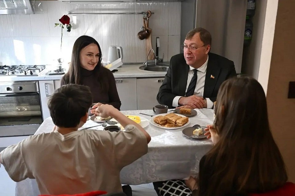    «Елка желаний» проходит с 2018 года по всей стране. Фото: Телеграм-канал Александра Ищенко