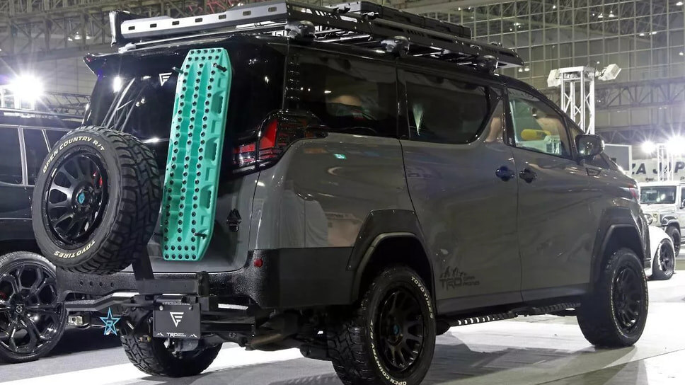 Toyota Alphard.📷Фото: Double Eight