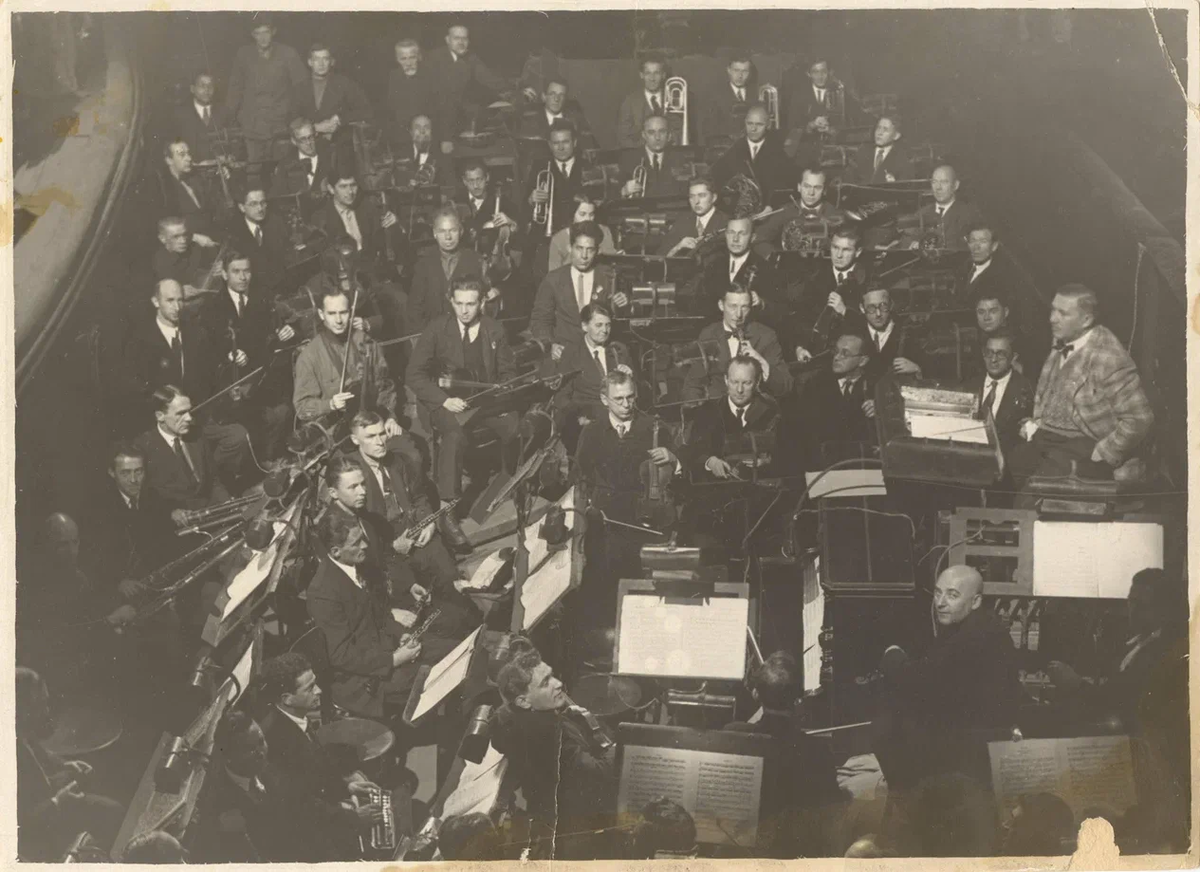 Н.С. Голованов  с оркестром Большого театр на репетиции оперы Римского-Корсакова "Сказание о невидимом граде Китеже". Москва, 1934. Из фондов Музея музыки.
