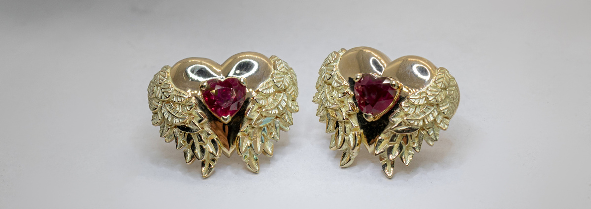 Золотые серьги с рубинами