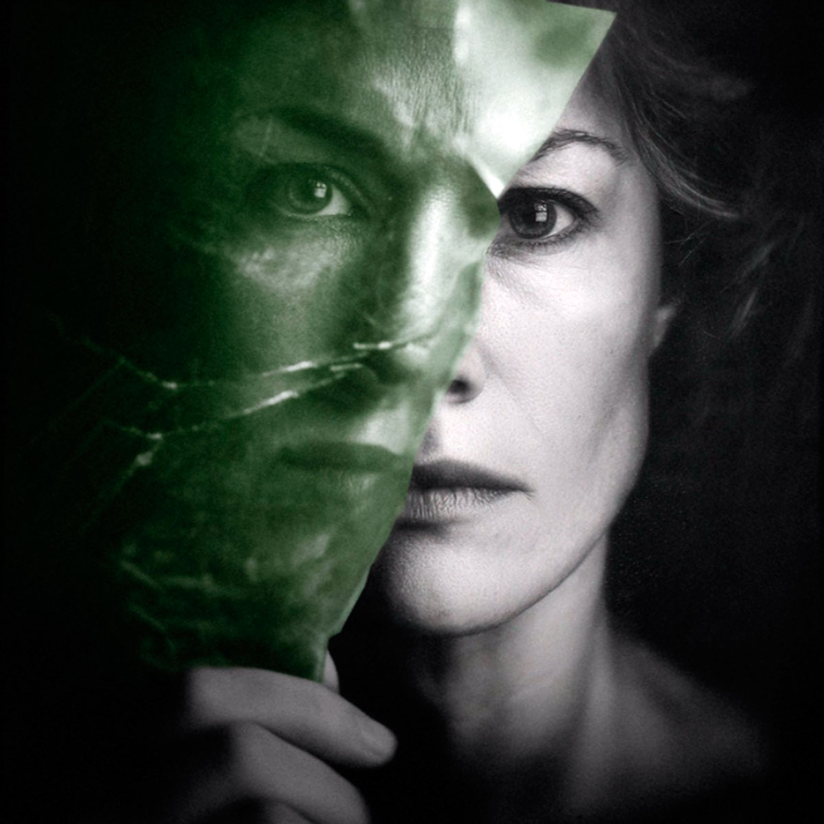 Внутренний мир нарциссов раздроблен и полон острых осколков