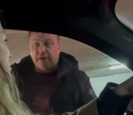 Мужик догнал нашу даму на парковке, но после того как увидел её 214 см. мужа решил резко сдать назад