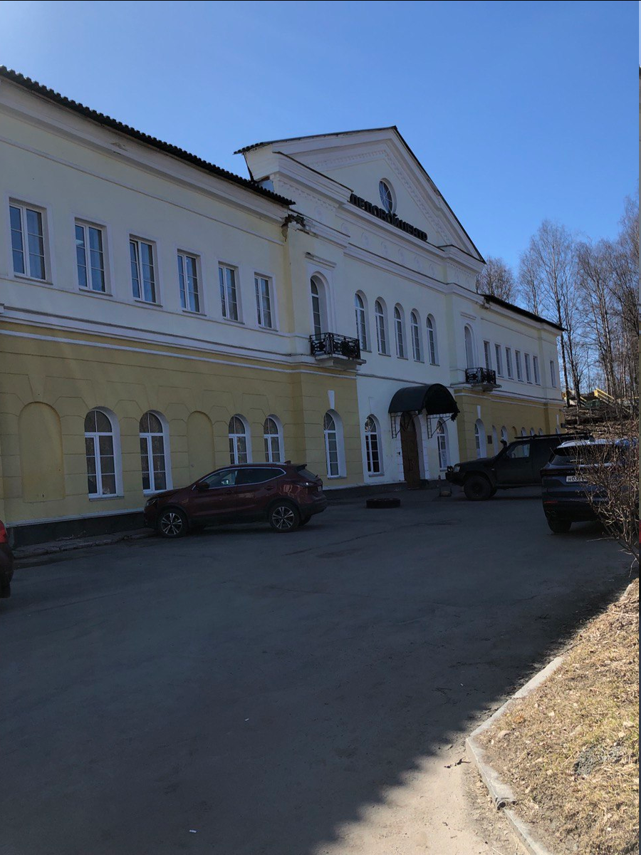 Административное здание завода. Фото автора.