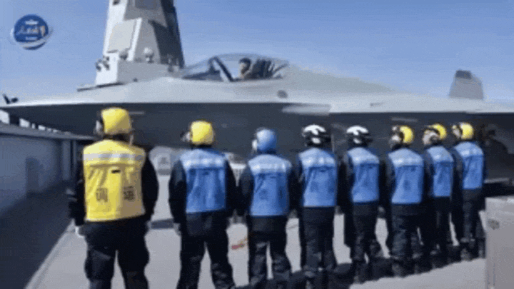    По утверждению Трампа, если Штаты не присоединят Гренландию, то её прикарманят-де Россия или Китай. Китай скопировал ключевой элемент американского морского могущества: авианесущие ударные группировки. Источник: ТГ-канал "Военный Осведомитель"