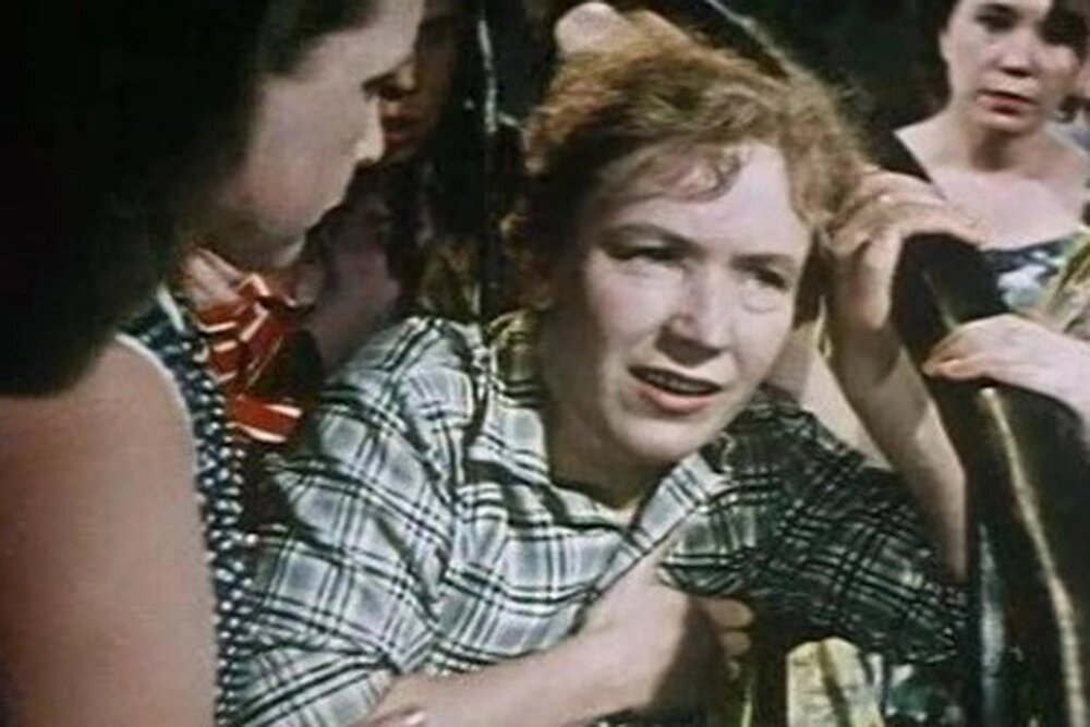    Клавдия Шинкина сыграла мать Юры в советском детском художественном фильме «Без страха и упрёка» (1962). Кадр из фильма