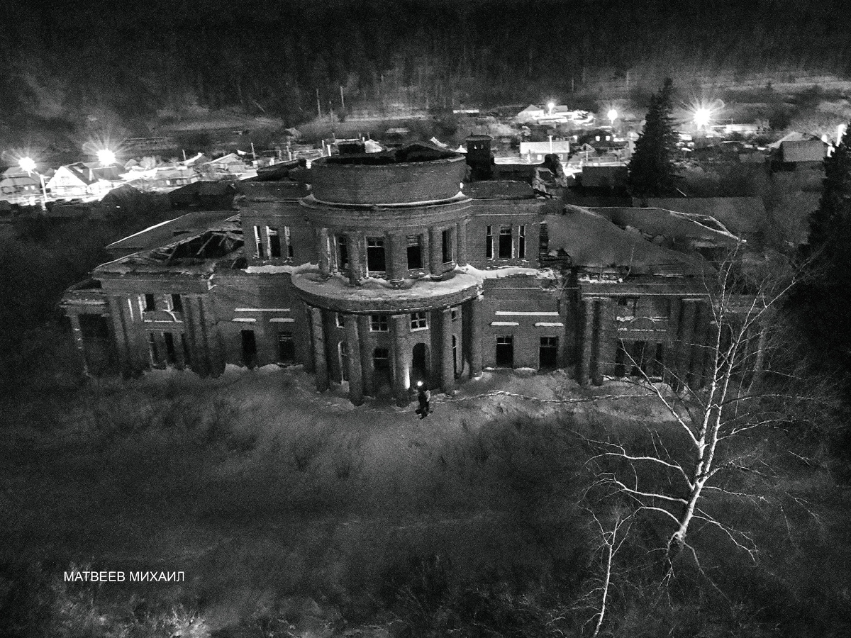 Заброшенная усадьба в Знаменке