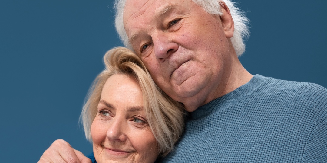 — Это первое предупреждение, —спокойно заявила жена. Все стали избегать его, но он "намек" понял