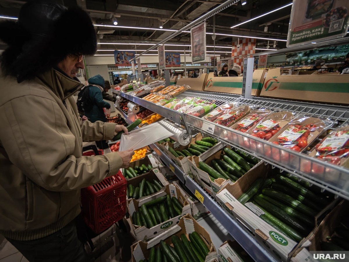     Заметнее всего в начале года подорожали овощи, особенно огурцы и помидоры