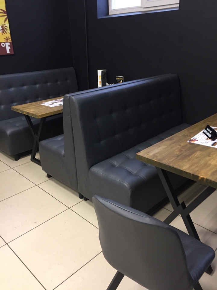 Для этого бара мы изготовили не только диваны, но и столы и кресла.