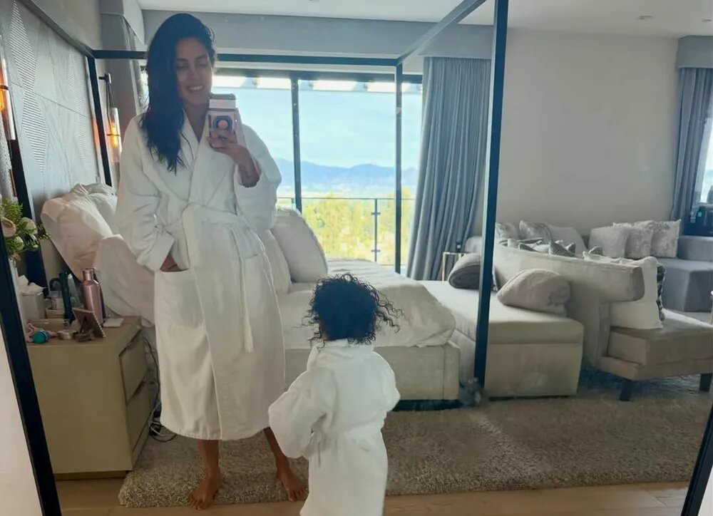    Приянка Чопра опубликовала редкое фото с дочкой