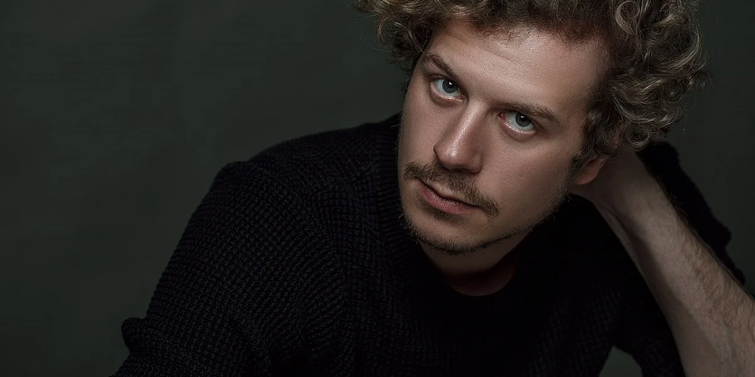 Современные российские актёры, которые начали в эпизодах: их путь от "неизвестных" до главных ролей в хитовых сериалах