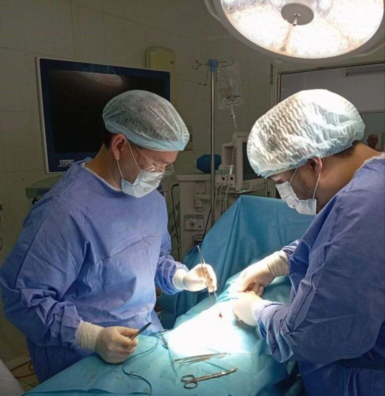    В Ташлинскую больницу пришли работать два молодых хирурга Оренбуржье