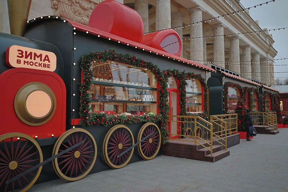 А во сколько обошлись эти ларьки-поезда? Фото сделано до праздника и до снегопада. Из открытых источников.