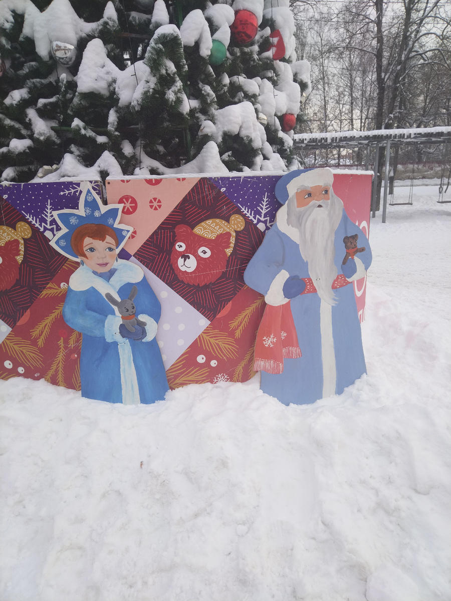 Я этих персонажей впервые сегодня на прогулке заприметила. А они тут с середины декабря 😏 В - внимательность 😅