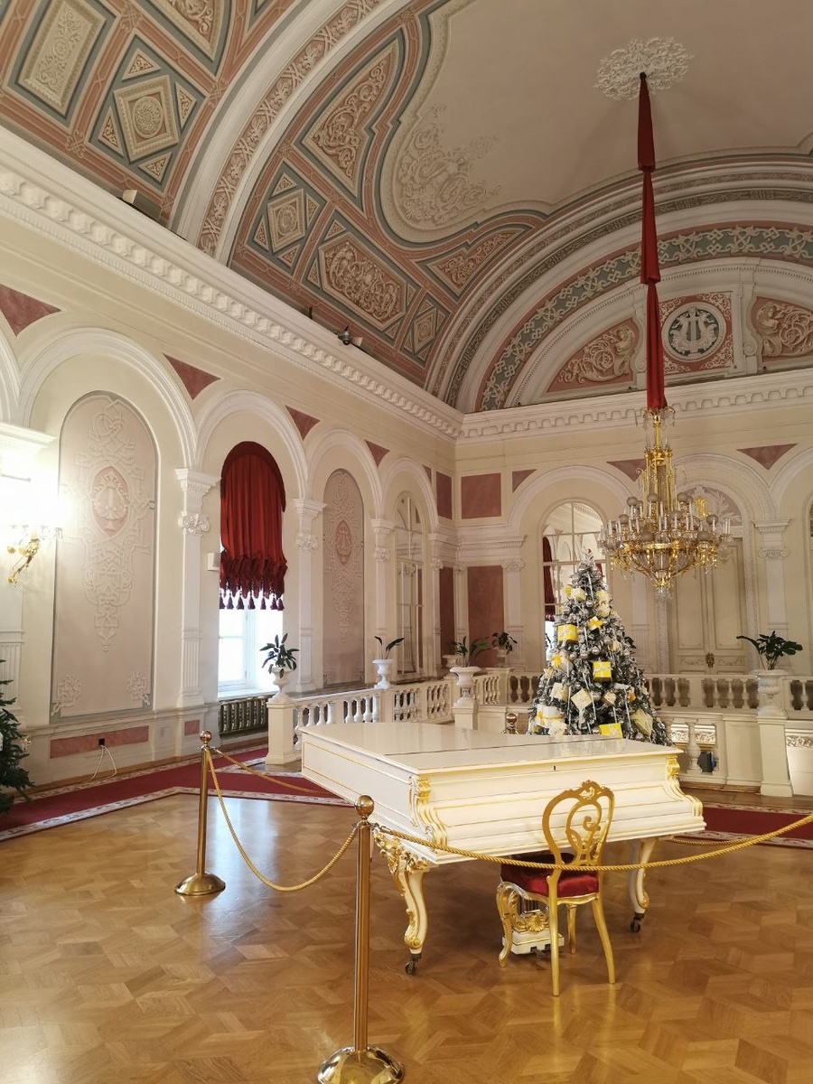 главное театральное фойе