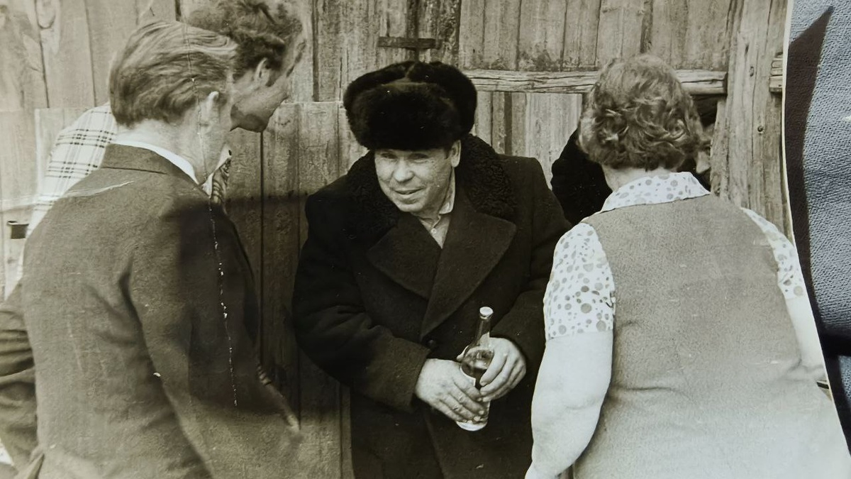 Дядя Боря с беленькой