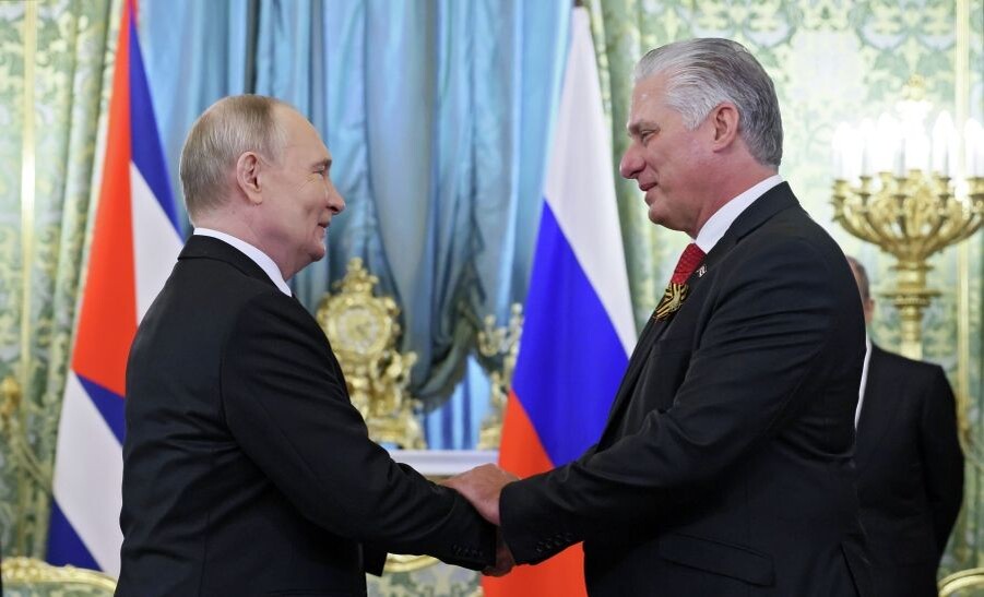    Президент РФ Владимир Путин и президент Республики Куба Мигель Диас-Канель Бермудес / Источник: © Михаил Метцель/РИА Новости