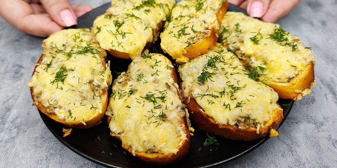 Готовлю часто горячие бутерброды из консервов, которые сметают первыми с праздничного или ежедневного стола