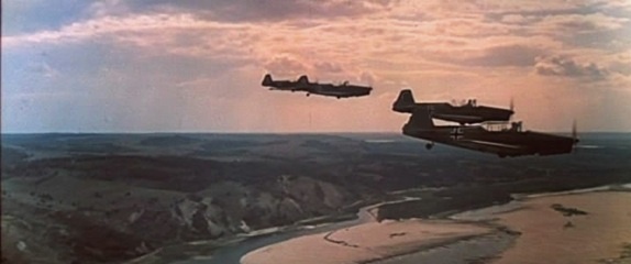 Zlin-326 в фильме «Прорыв» из эпопеи «Освобождение»