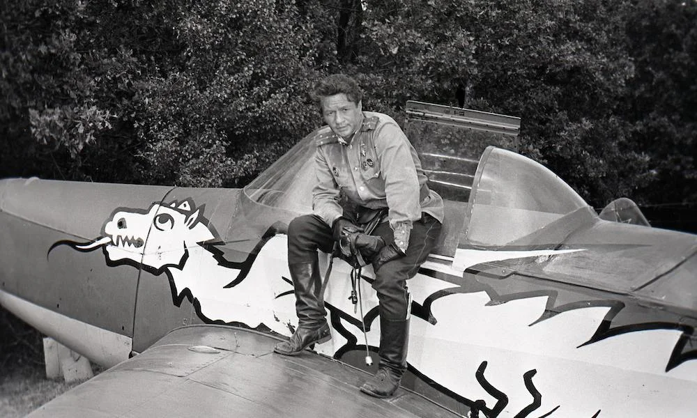 Капитан Титаренко (Леонид Быков) на «Мессере» с драконом, в роли которого снимался Zlin-326