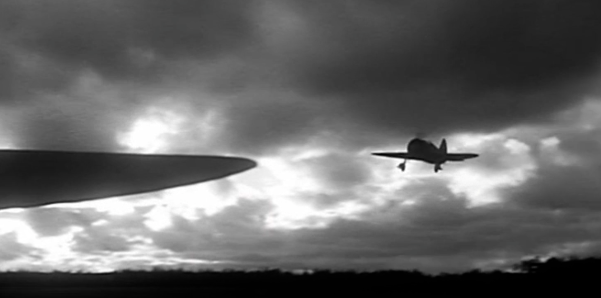 Модель И-16 заходит на посадку