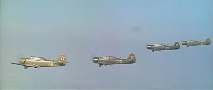 Як-18А в фильме «Огненная дуга» эпопеи «Освобождение»