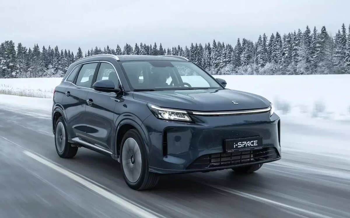 Полный привод, 367 л.с. и 1000 км без дозаправки – новая версия отечественного кроссовераРоссийский гибридный кроссовер Evolute i-Space получил версию 4x4
📷
📷
📷
