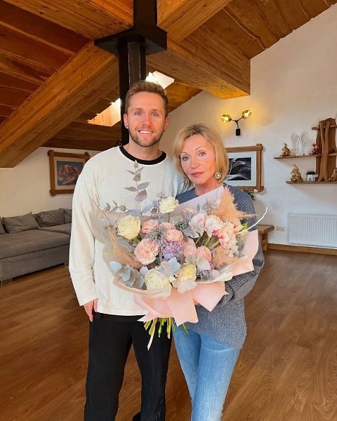 Влад с мамой Ирой, ко́торой здесь за 70. Открытые источники 