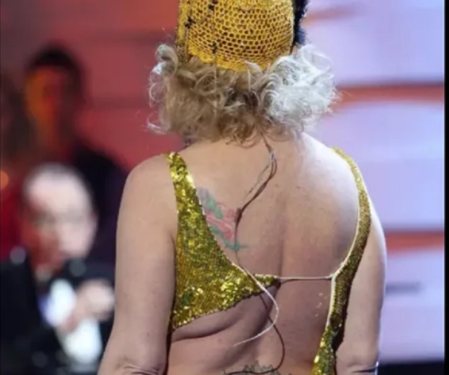 Это не Киркоров и не Бузова, это Долина ))