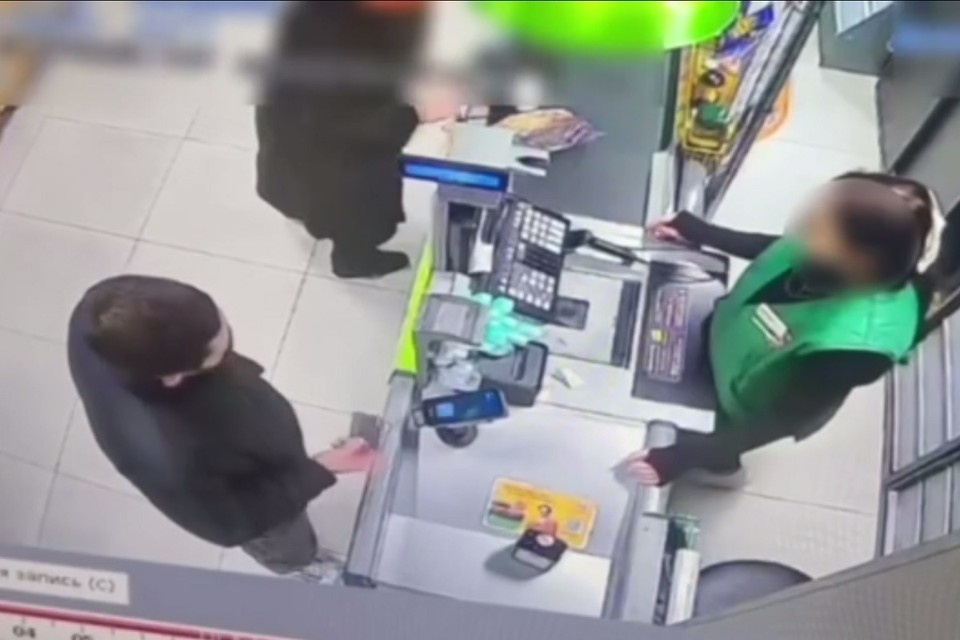    Инцидент произошел 17 октября 2025 года. Фото: скриншот видео ГУ МВД России по Новосибирской области