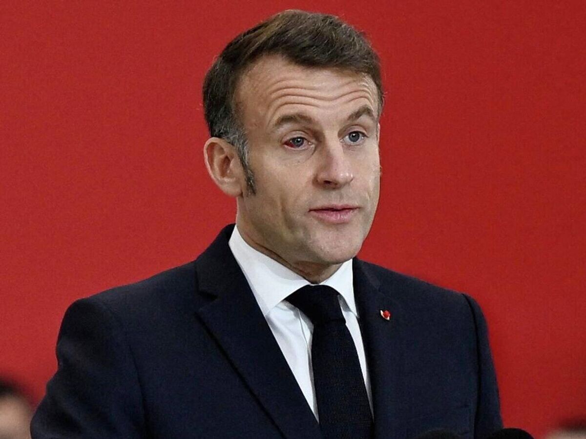    Президент Франции Эммануэль Макрон во время выступления на военной авиабазе Истр во Франции | © REUTERS / Philippe Magoni