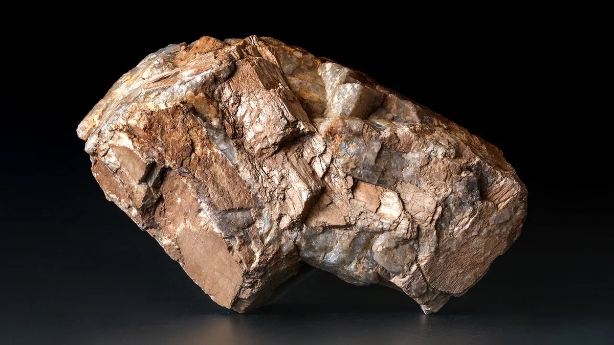 Форпост Северо-Запад / Санкт-Петербургский Горный музей / Сподумен