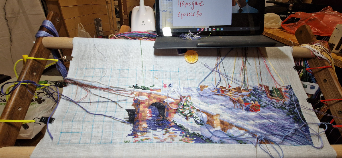 Шаткая конструкция - планшет верхом на горыныче