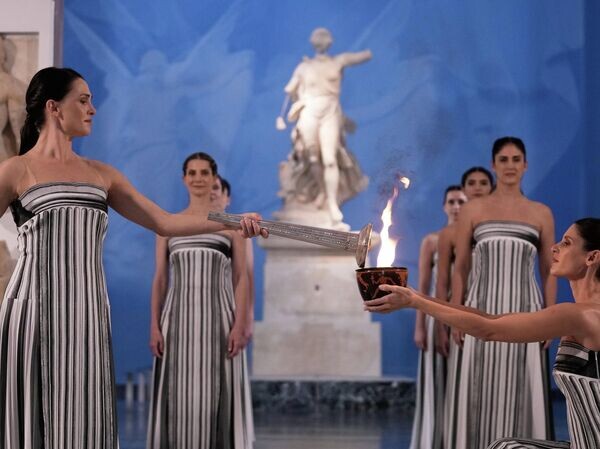    © AP Photo / Thanassis Stavrakis