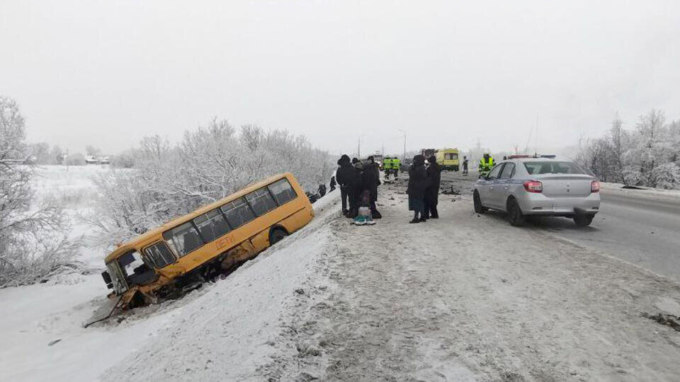     Шесть человек пострадали в ДТП со школьным автобусом под Архангельском t.me/УМВД России по Архангельской области