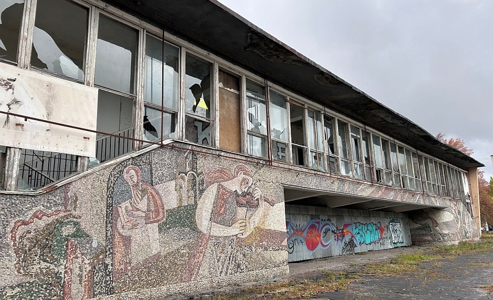    В конце 2025 года Комитет культурного наследия Саратовской области вынес приговор мозаике - ее не признали выявленным объектом культурного наследия. / Фото: vk.com/Элементарная Мозаика