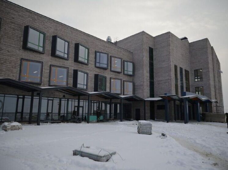     Гладков проверил ход строительства школы в мкр Стрелецкое-23, фото: t.me/vvgladkov