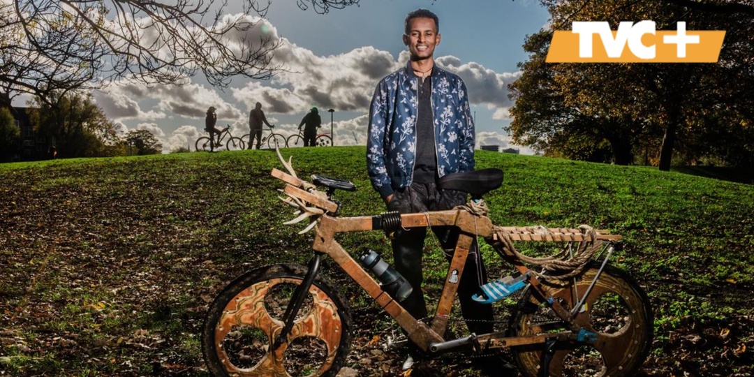 Студент из Англии Кидус Тезера собрал деревянный велосипед и пересёк на нём всю страну.