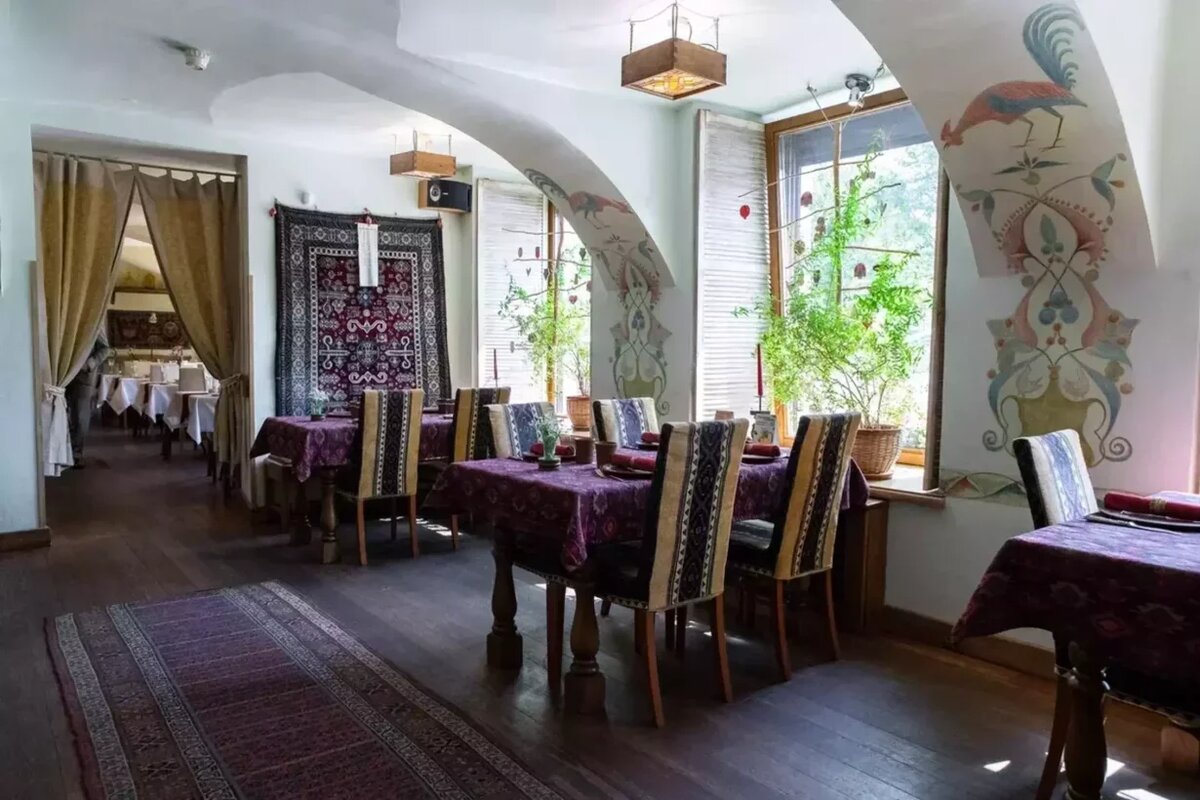    Ресторан старинной армянской кухни «Эривань». Источник фото: сайт restoclub.ru.