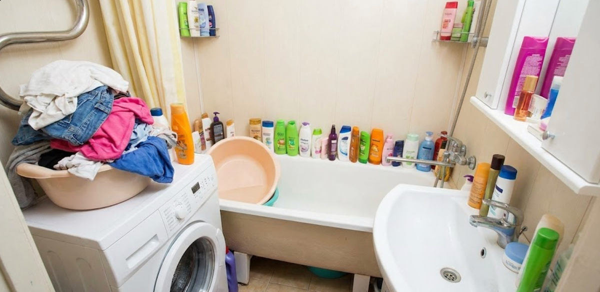 дизайн ванной комнаты, хранение в ванной, шкаф для стиральной машины, маленькая ванная, эргономика санузла, куда спрятать косметику, ремонт ванной идеи.