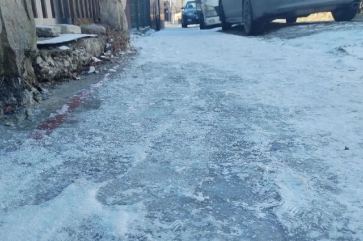    Травматолог рассказал, как действовать, если падение на льду неизбежно