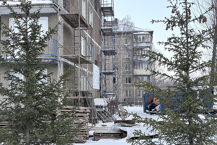    Фасады обновляют на домах №95, 97, 99, 101, 103 и 105, в них проживают 705 человек. Построены они были в 1965–1969 годах.   
Фото: Ева Малиновская