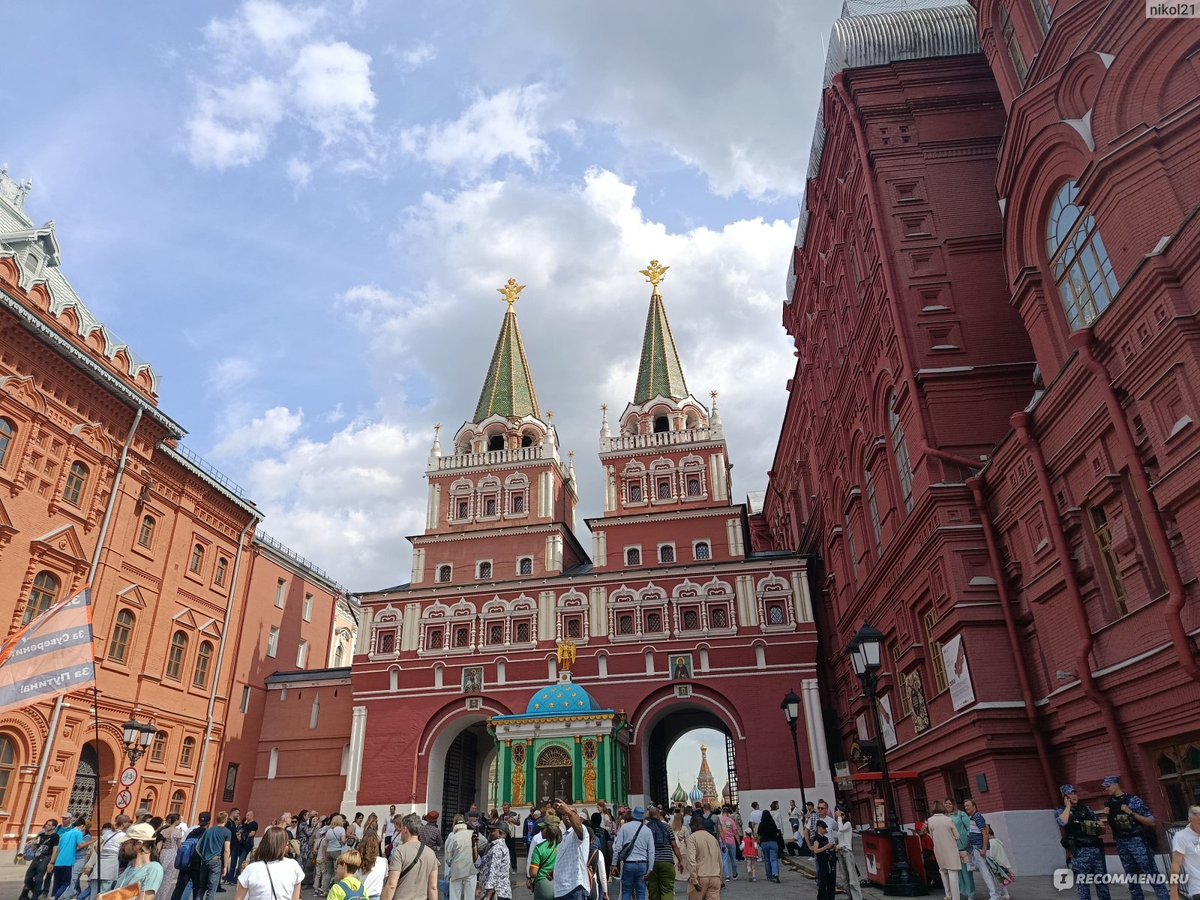 Источник: https://irecommend.ru/content/pochemu-vse-turisty-tak-speshat-posmotret-krasnuyu-ploshchad-ka-vyglyadit-serdtse-stolitsy-v