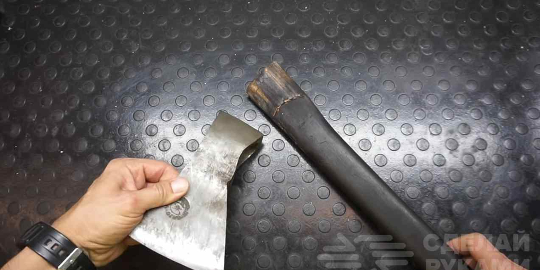 Необычный способ насадки топора на топорище